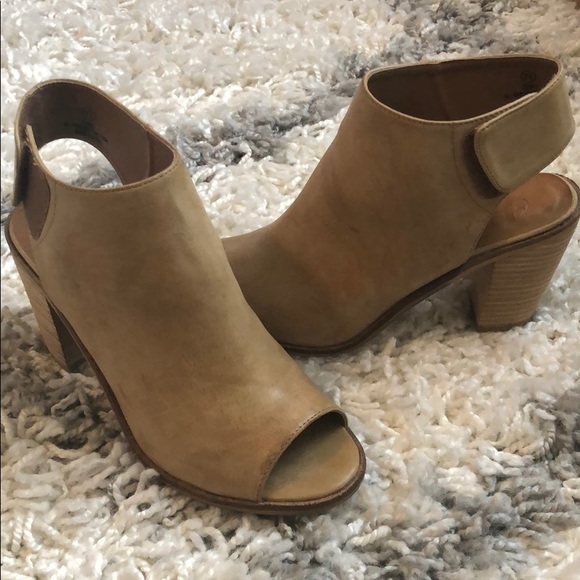 Modern Rebel Velcro Booties - Picture 2 of 5